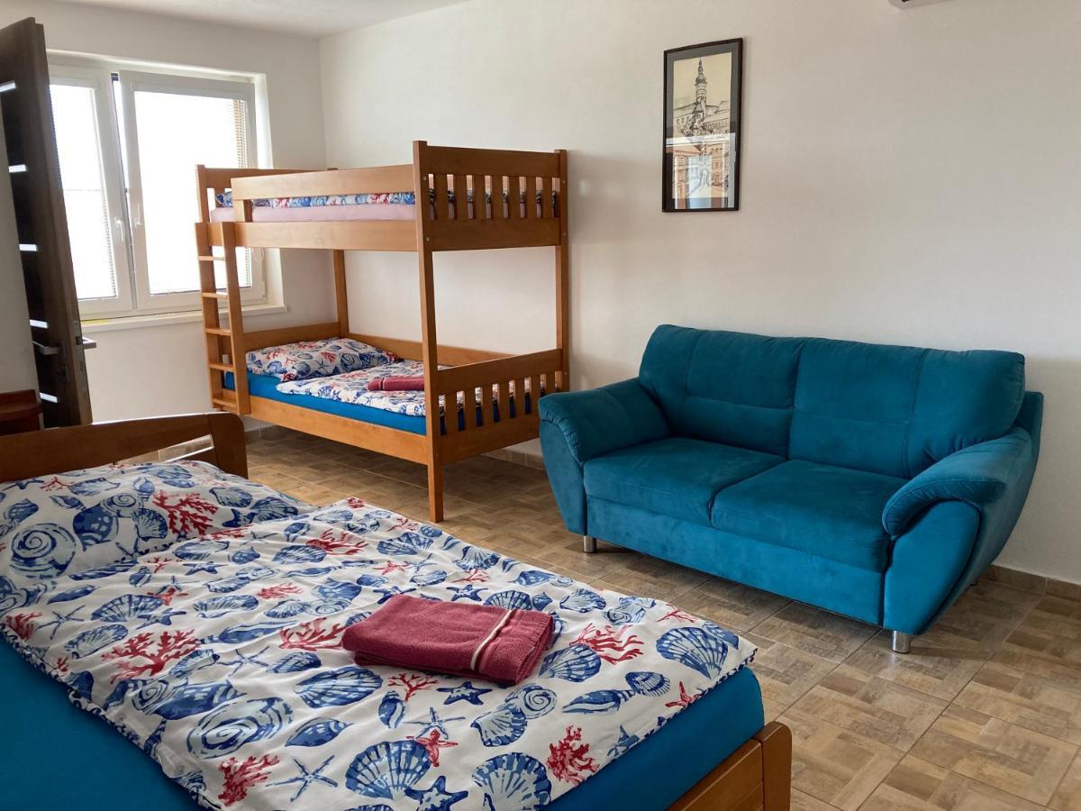Apartmany S Klimatizaci - Penzion U Kudlacku Pouzdrany エクステリア 写真