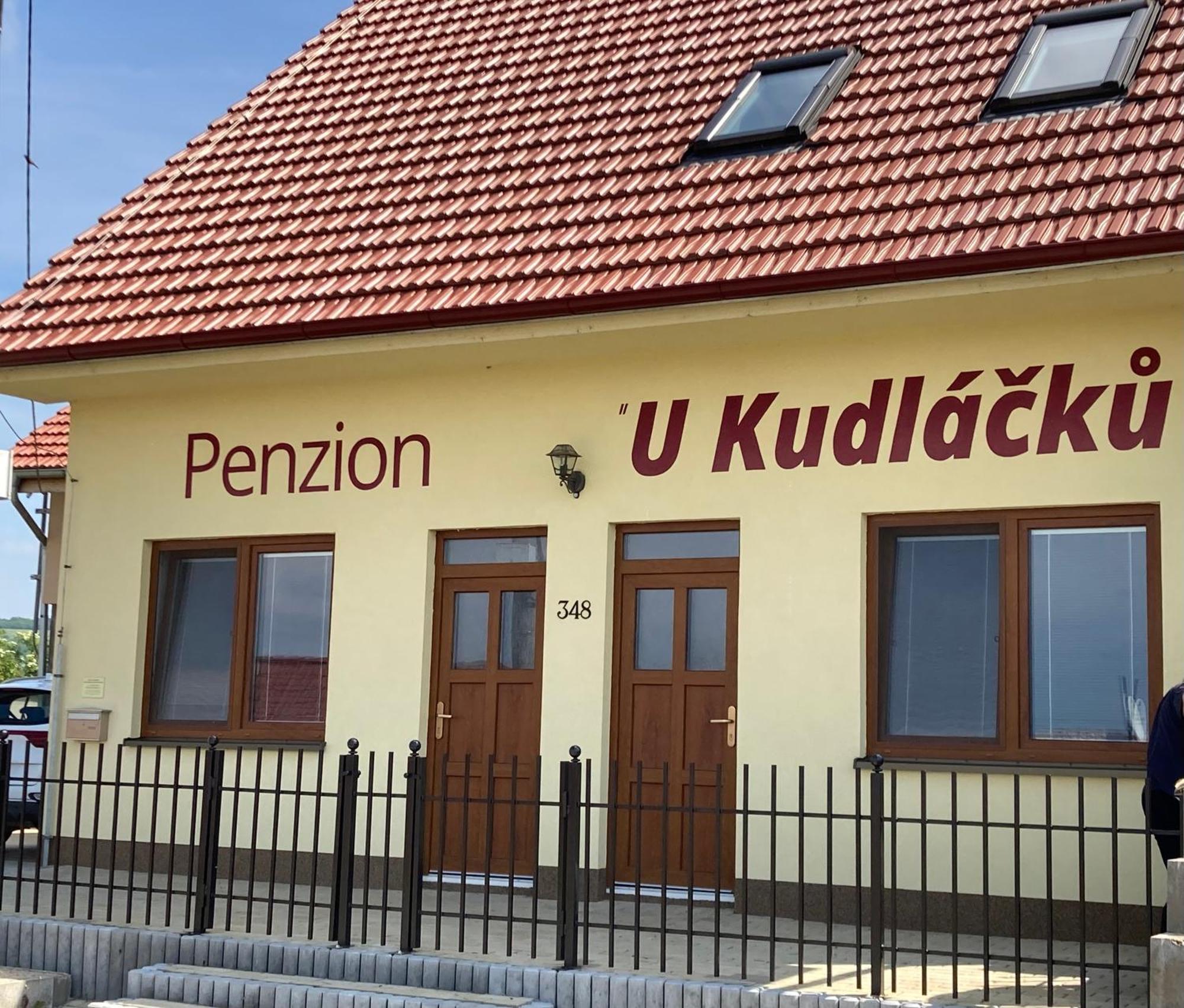Apartmany S Klimatizaci - Penzion U Kudlacku Pouzdrany エクステリア 写真